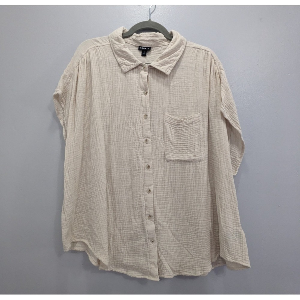 Torrid Flowy Button Down Preppy Top Capped Sleeves Boho Crinkle Cream sz 2